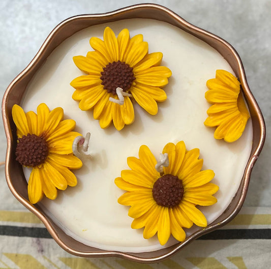 Golden Bloom Candle 🌻